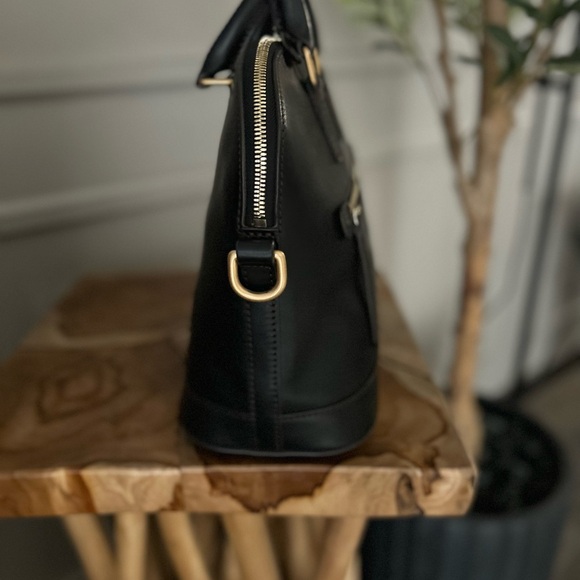 🦓Dooney and Bourke Florentine Domed Satchel in BLACK🦓 - Picture 3 of 6